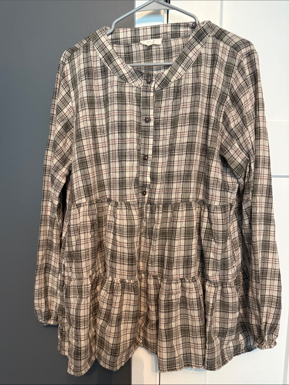 easel Plaid Button-Front Peplum Tunic in Cream and Gray